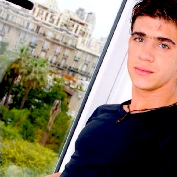 Meet your Posher, Rene - Picture 1 of 1